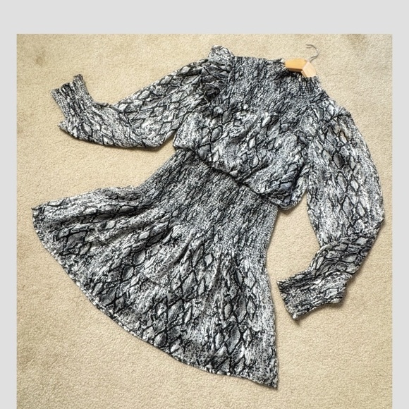 English Factory Dress Black Silver Snake Print Shirred Waist Long Sleeve Size XS - Picture 7 of 15